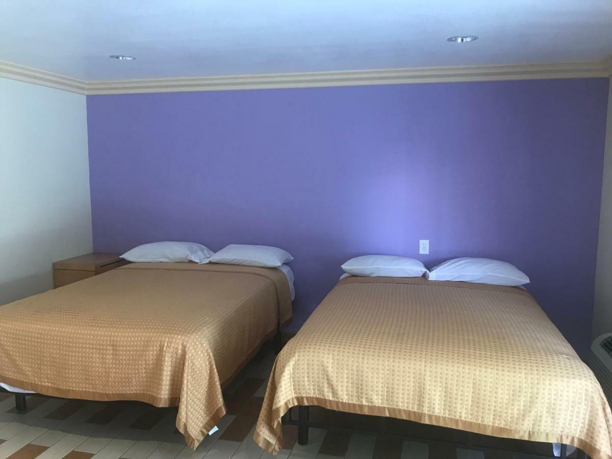 Hotel 8